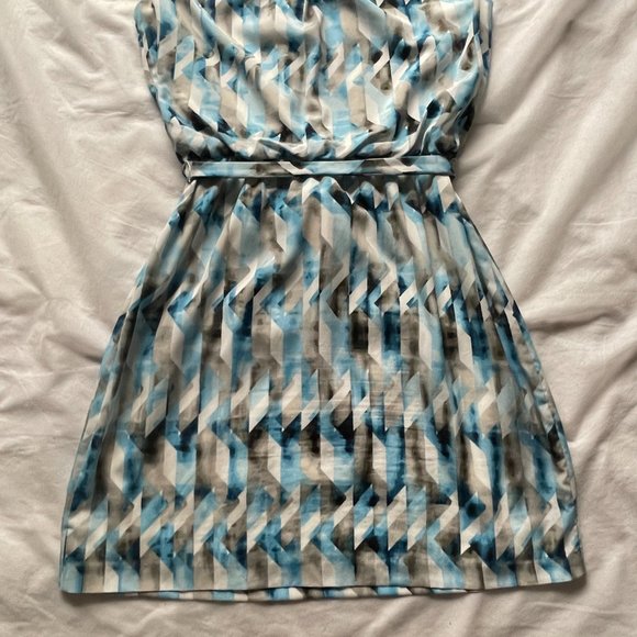 Guess Blue and White Geometric Belted Dress, Size 6 - Picture 5 of 10